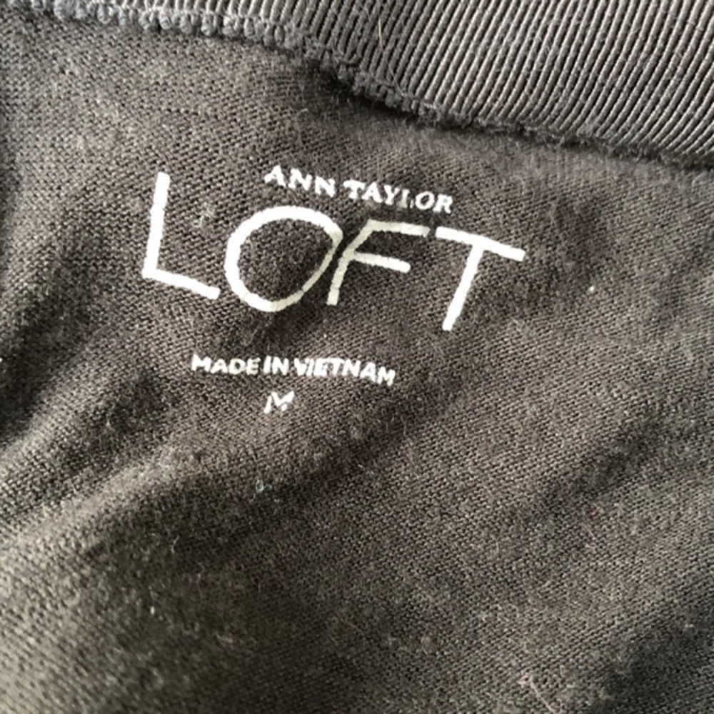 Ann Taylor Loft blk 3/4 sleeve jewel neck top - Picture 4 of 8